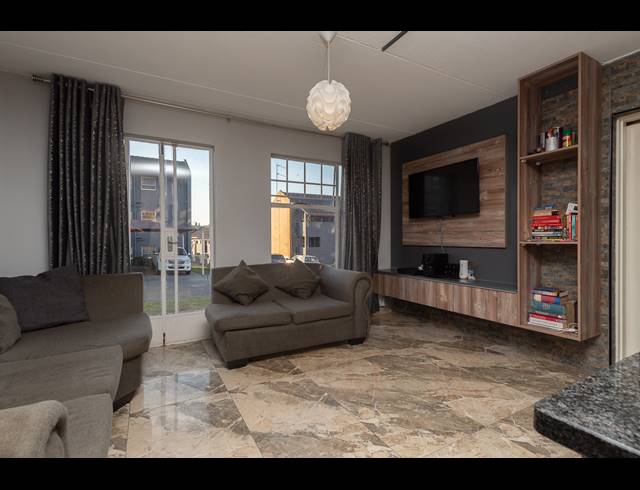 1 BEDROOM TOWNHOUSE FOR SALE IN ALAN MANOR